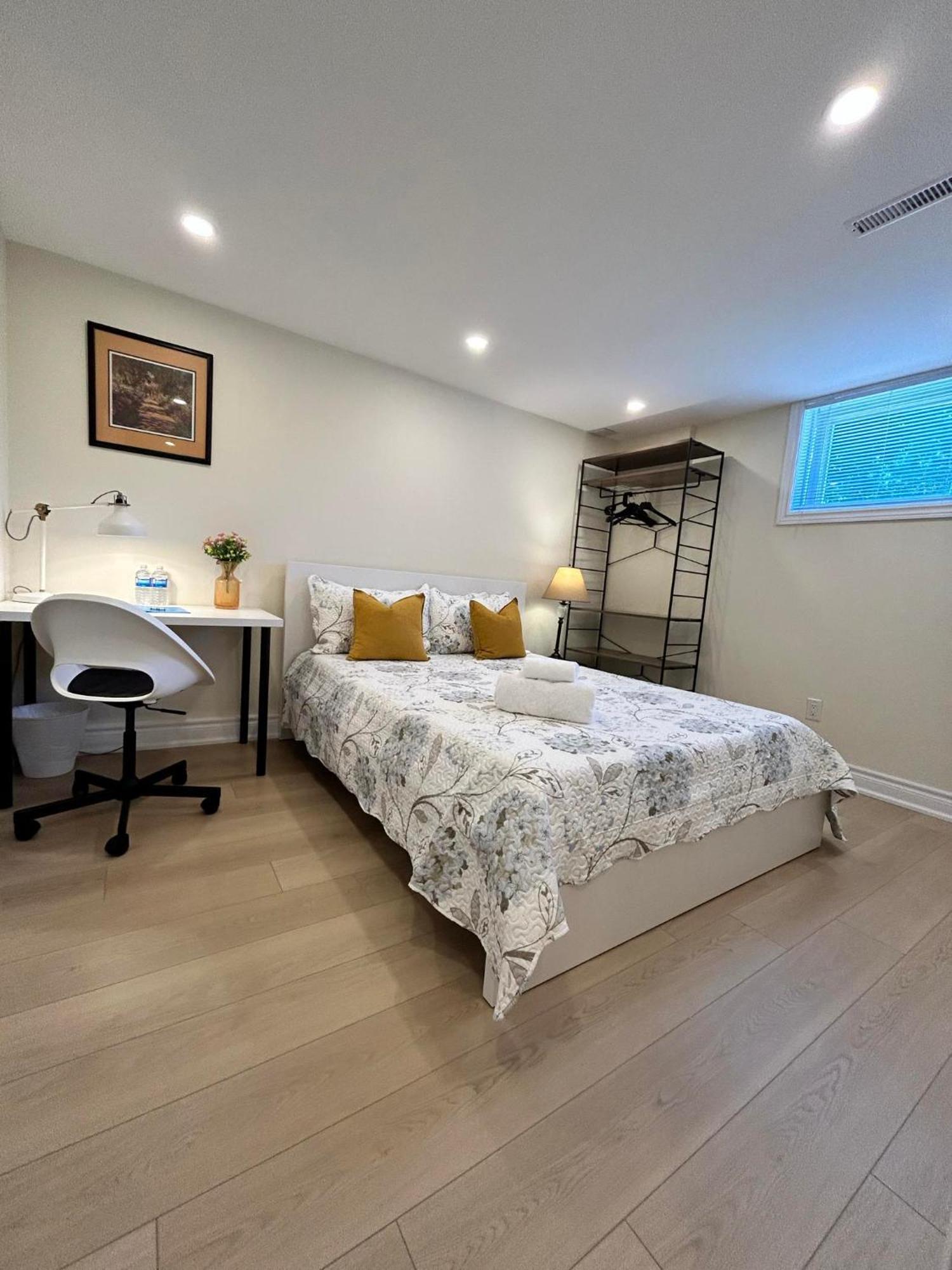 Brand New Lower Home With Exclusive Bathroom 多伦多 外观 照片