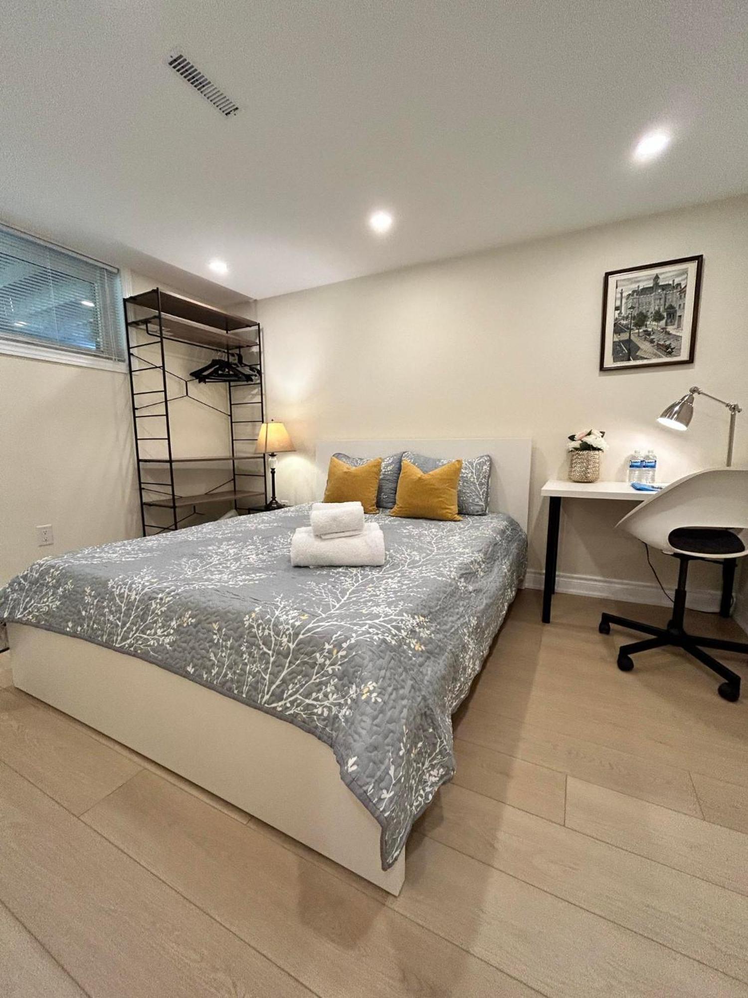 Brand New Lower Home With Exclusive Bathroom 多伦多 外观 照片