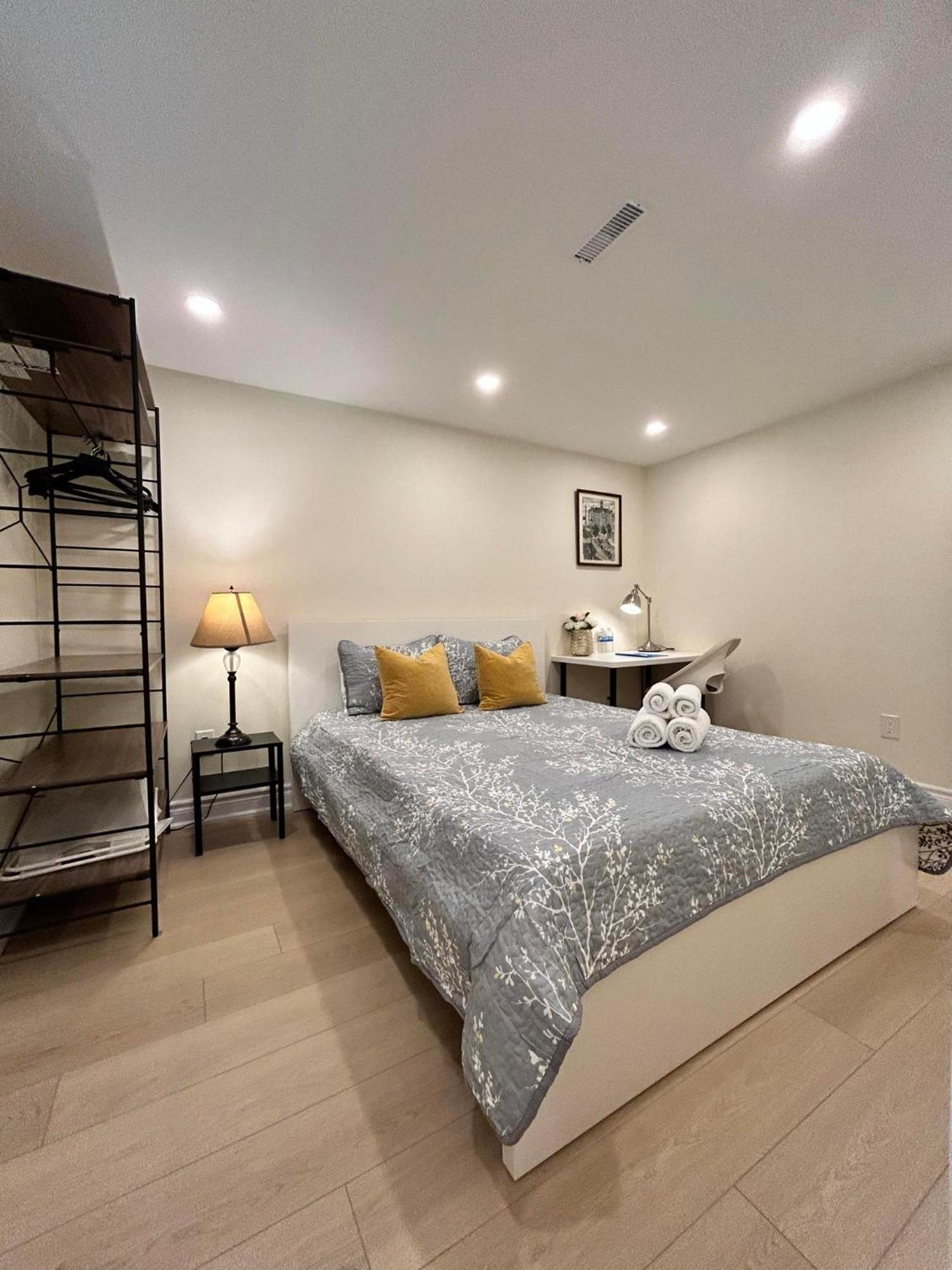 Brand New Lower Home With Exclusive Bathroom 多伦多 外观 照片