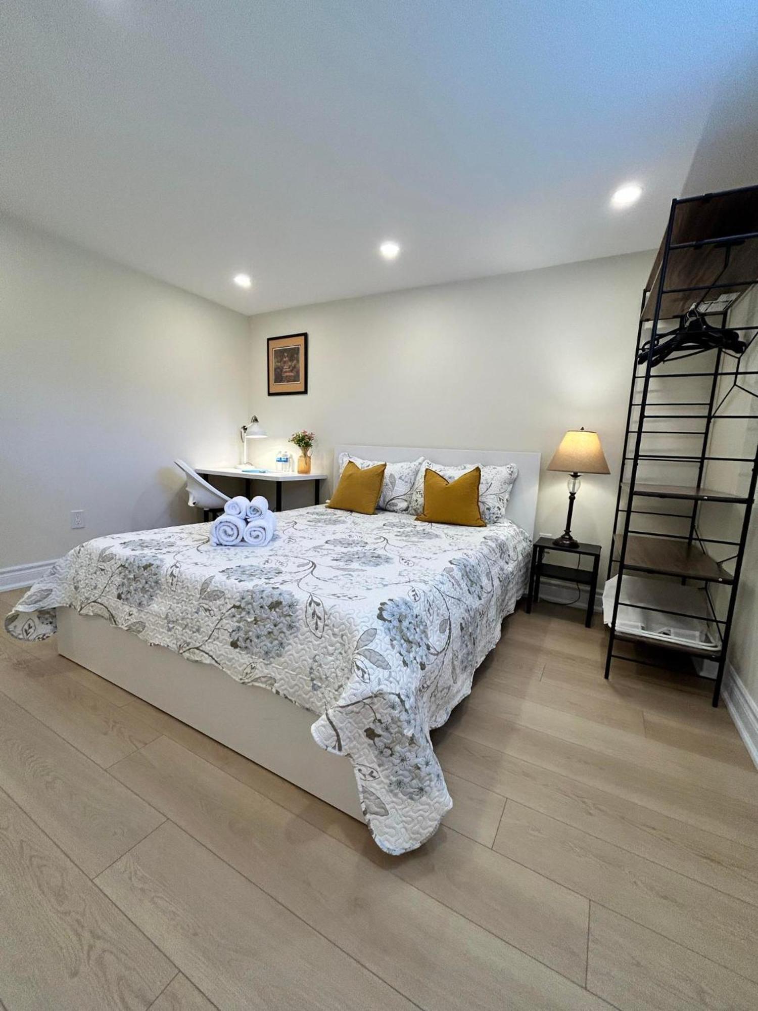Brand New Lower Home With Exclusive Bathroom 多伦多 外观 照片